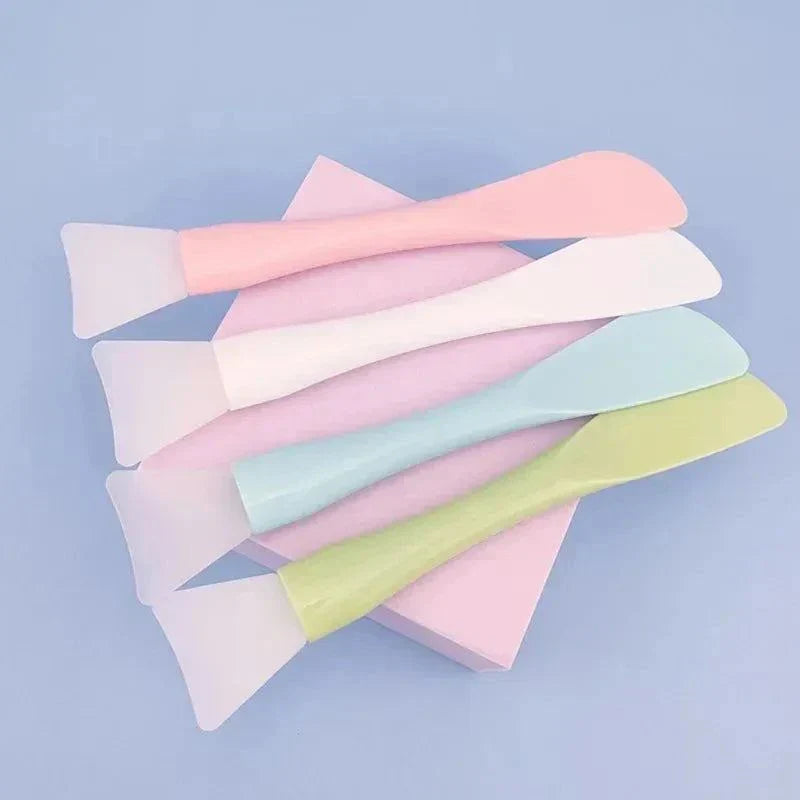 Silicone Mask Applicator Brush with soft head and integrated scraper for even facial mask application and adjustment